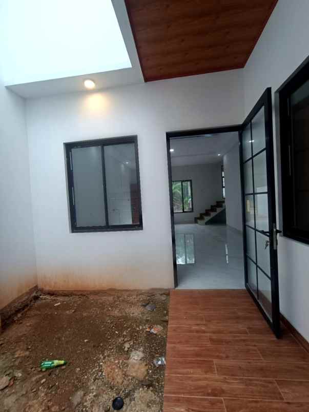 dijual rumah jalan raya megapolitan cinere