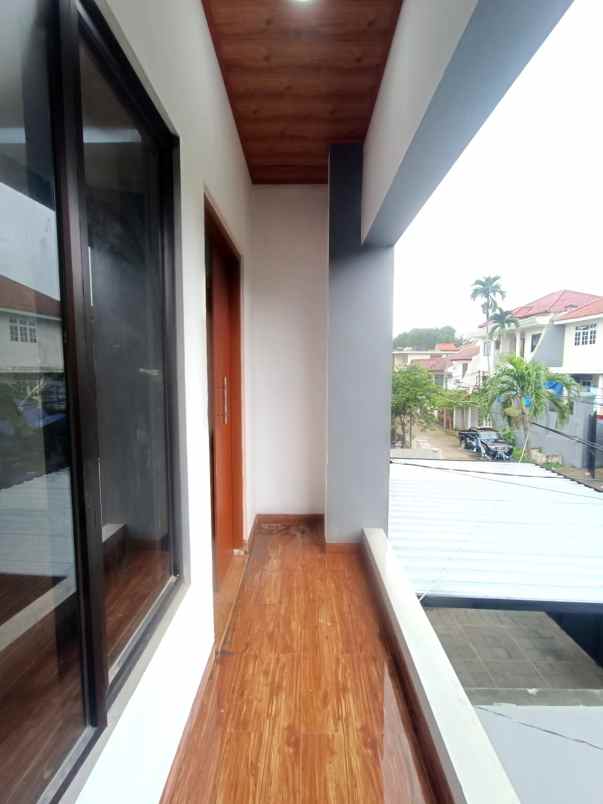 dijual rumah jalan raya megapolitan cinere