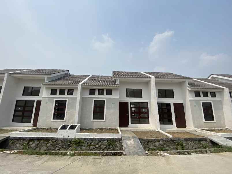 dijual rumah jalan raya megu cisoka