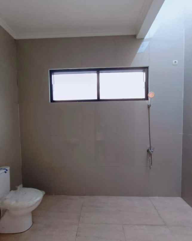 dijual rumah jalan raya meruya selatan