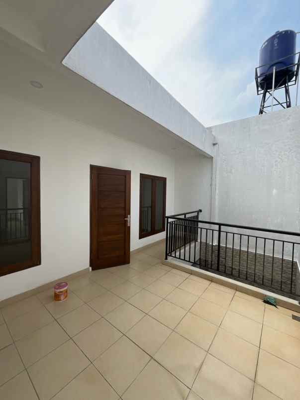 dijual rumah jalan raya nusa jaya