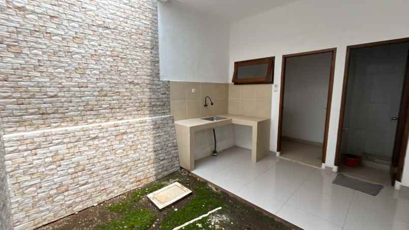 dijual rumah jalan raya nusa jaya