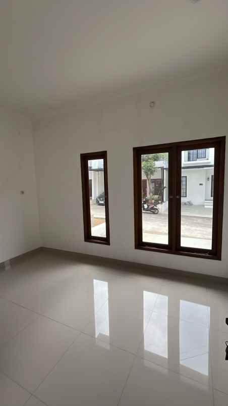 dijual rumah jalan raya nusa jaya