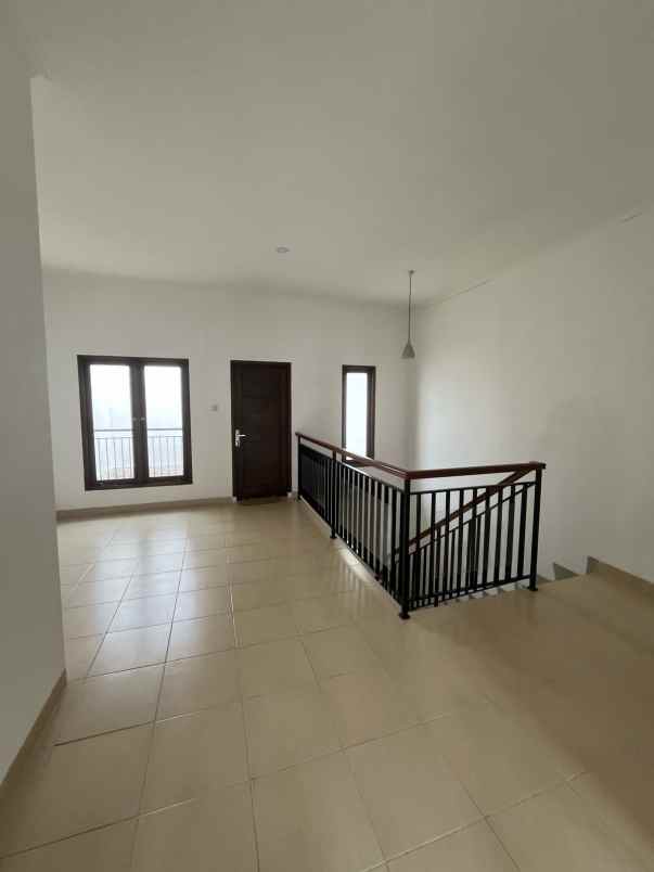 dijual rumah jalan raya nusa jaya