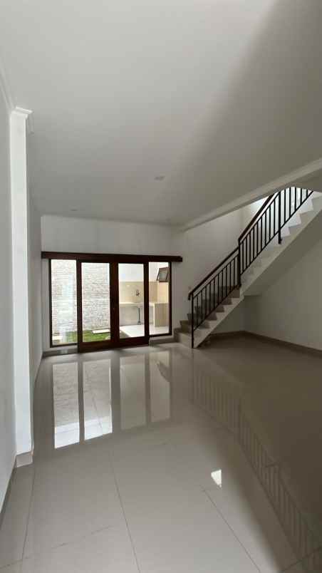 dijual rumah jalan raya nusa jaya