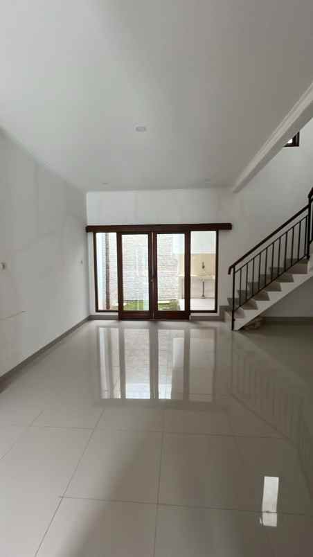 dijual rumah jalan raya nusa jaya