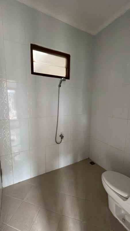 dijual rumah jalan raya nusa jaya