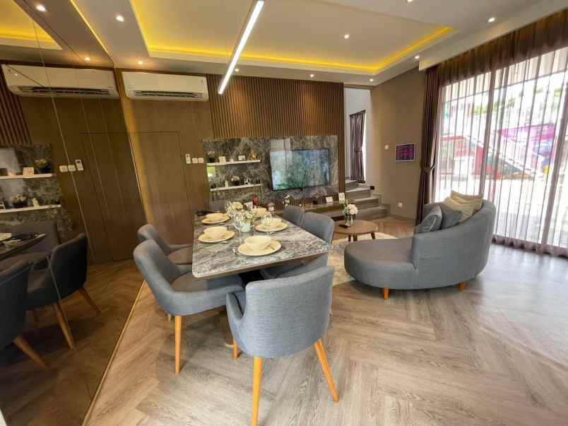 dijual rumah jalan raya pahlawan rempoa