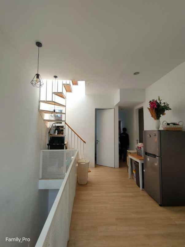 dijual rumah jalan raya pondok aren