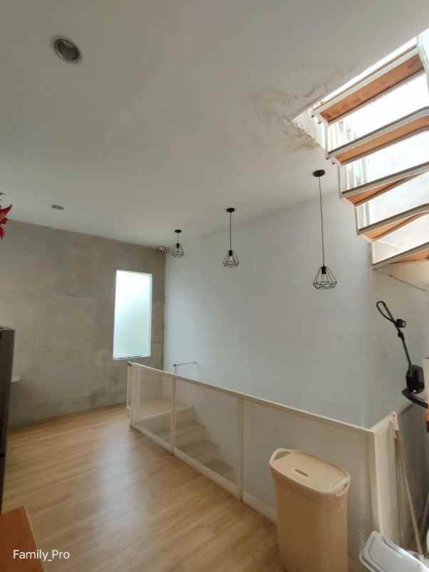 dijual rumah jalan raya pondok aren