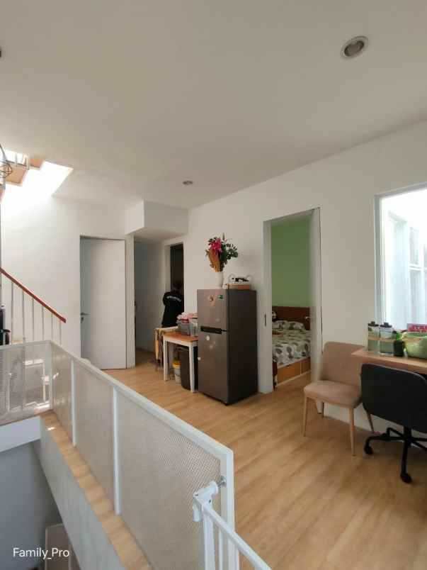 dijual rumah jalan raya pondok aren