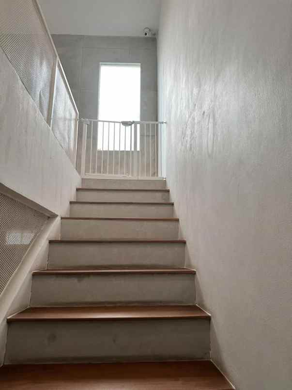 dijual rumah jalan raya pondok aren