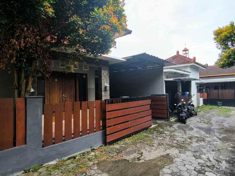 dijual rumah jambon