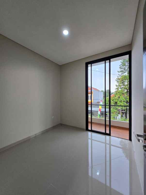 dijual rumah jatibening