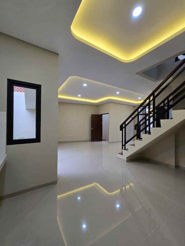 dijual rumah jatibening
