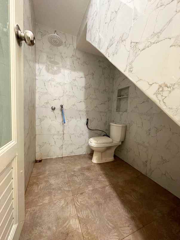 dijual rumah jatikramat