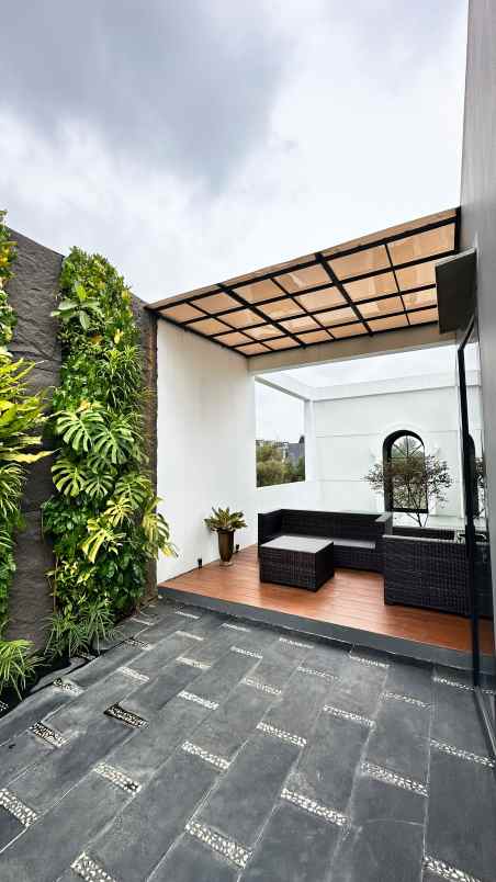 dijual rumah jl beo pesanggrahan