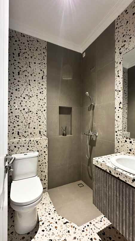 dijual rumah jl beo pesanggrahan