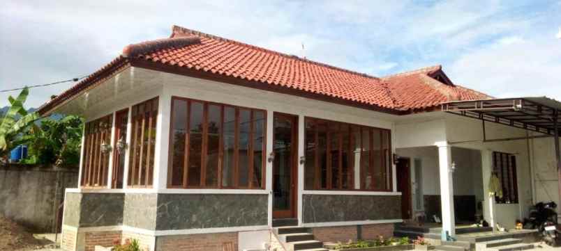 dijual rumah jl bougenville no 8