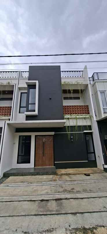 dijual rumah jl curug agung tanah baru