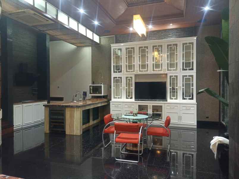dijual rumah jl duta indah