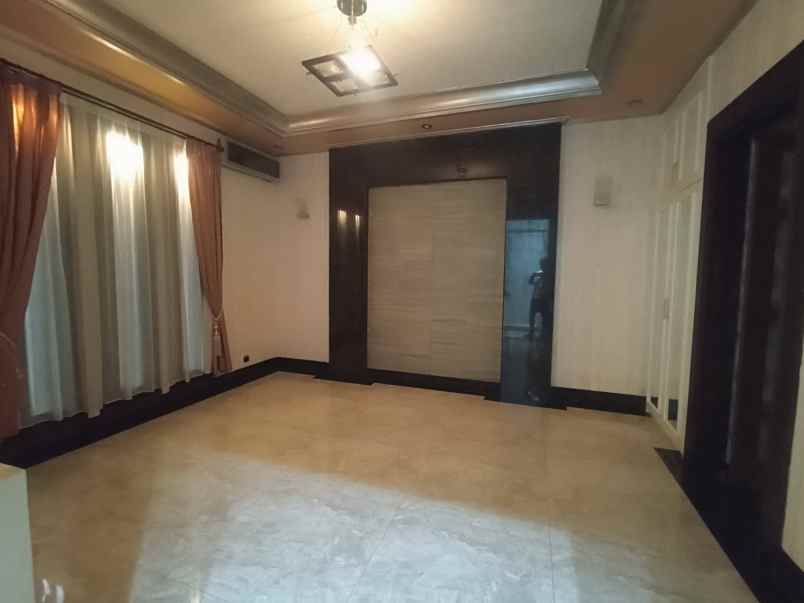 dijual rumah jl duta indah