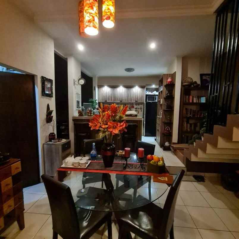 dijual rumah jl jalaprang