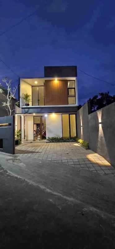 dijual rumah jl kaliurang km 11