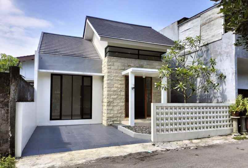 dijual rumah jl kaliurang km 12 5