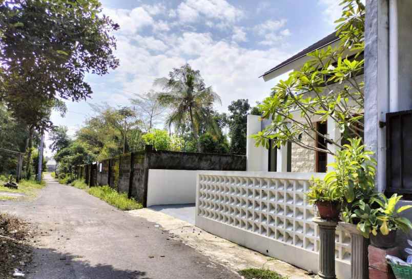dijual rumah jl kaliurang km 12 5