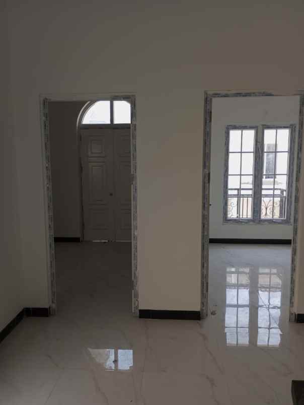 dijual rumah jl kelapa dua wetan