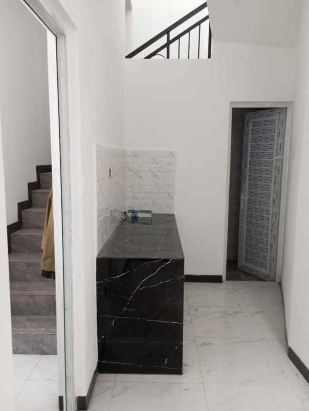 dijual rumah jl kelapa dua wetan