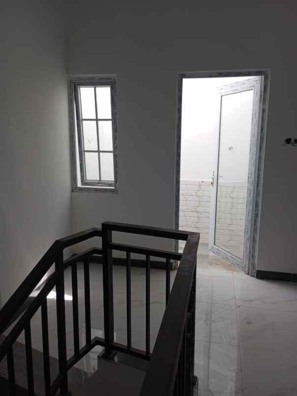 dijual rumah jl kelapa dua wetan