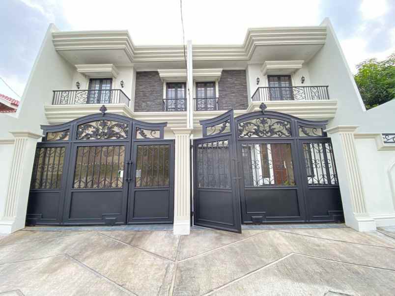 dijual rumah jl kolonel sugiono