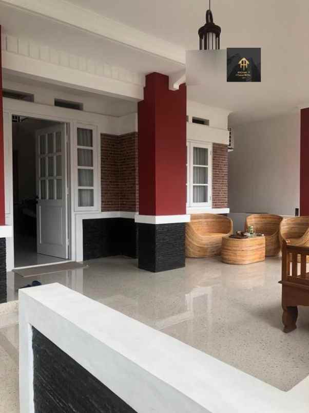 dijual rumah jl kotabaru parahyangan