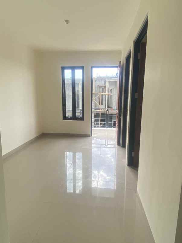 dijual rumah jl kranggan permai raya