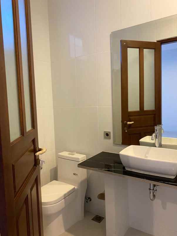 dijual rumah jl lebak bulus raya