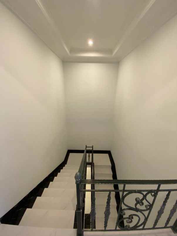 dijual rumah jl lebak bulus raya