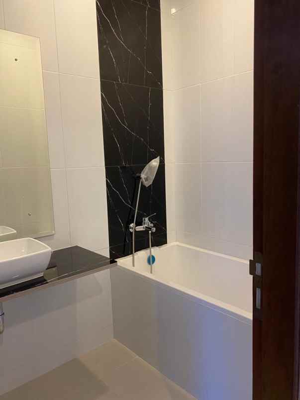 dijual rumah jl lebak bulus raya