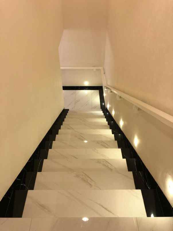 dijual rumah jl lebak bulus raya