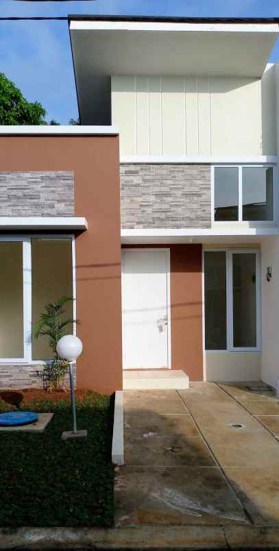 dijual rumah jl lkr selatan suradita