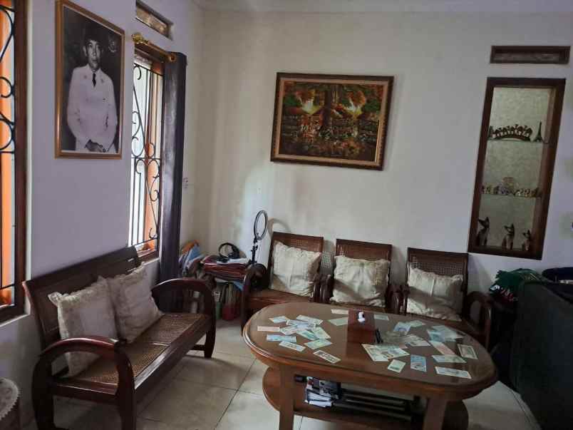 dijual rumah jl mars tata surya