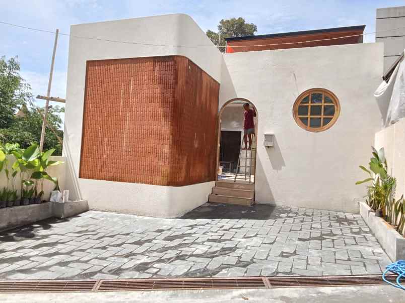 dijual rumah jl palagan km 14 turi