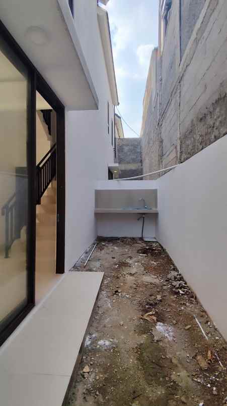 dijual rumah jl pandawa lima raya