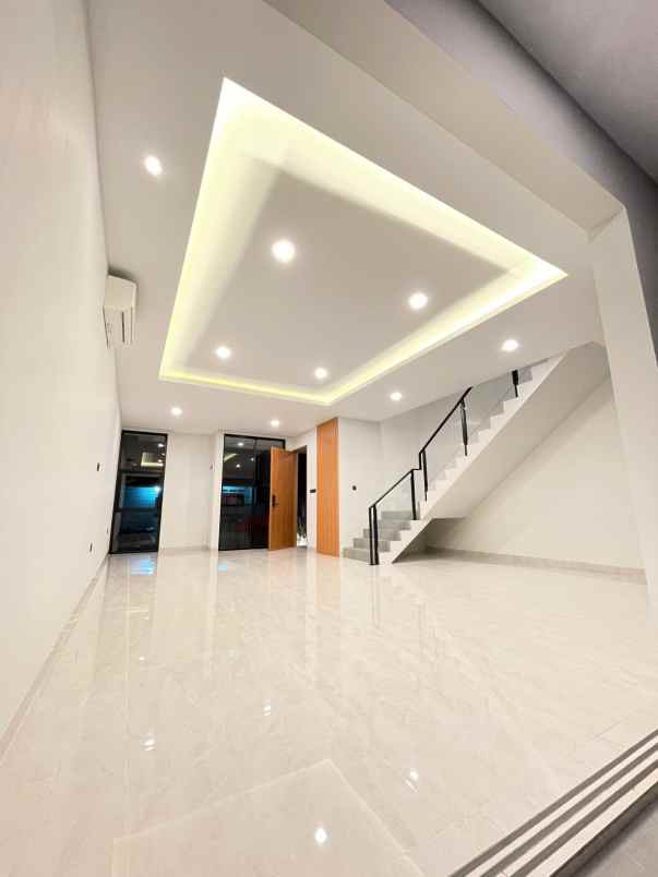 dijual rumah jl penggilingan baru i