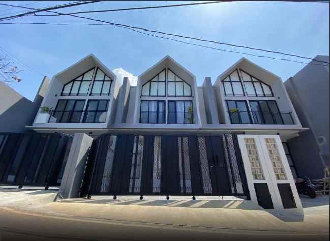 dijual rumah jl penggilingan baru i