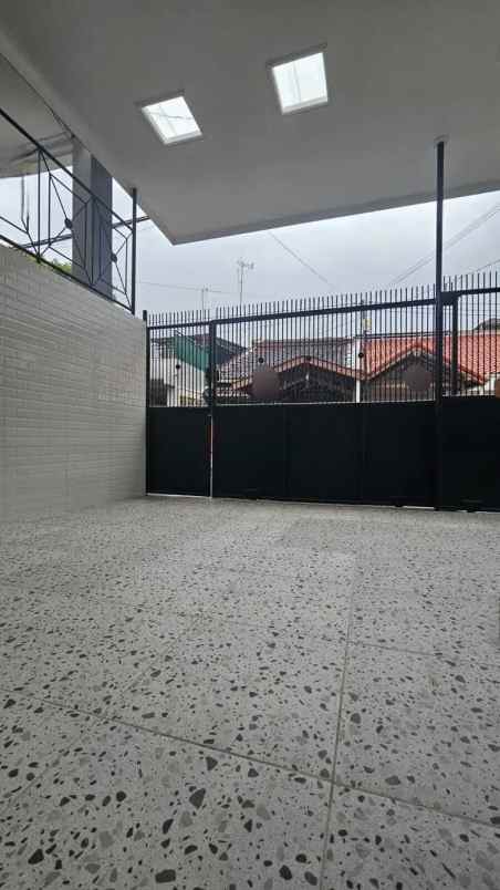 dijual rumah jl pondok kelapa duren