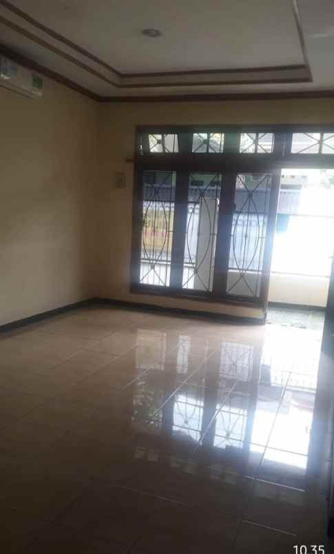 dijual rumah jl raya cipedak