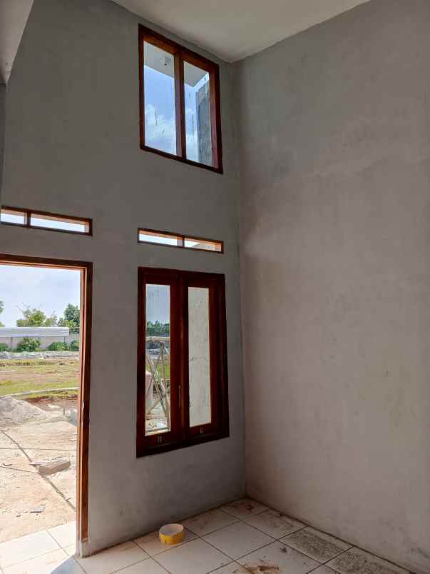 dijual rumah jl raya daru