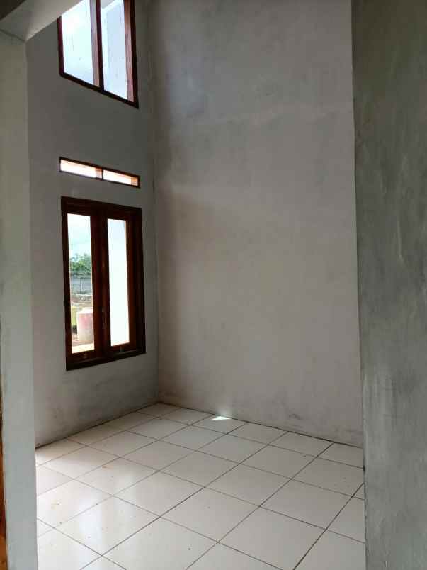dijual rumah jl raya daru